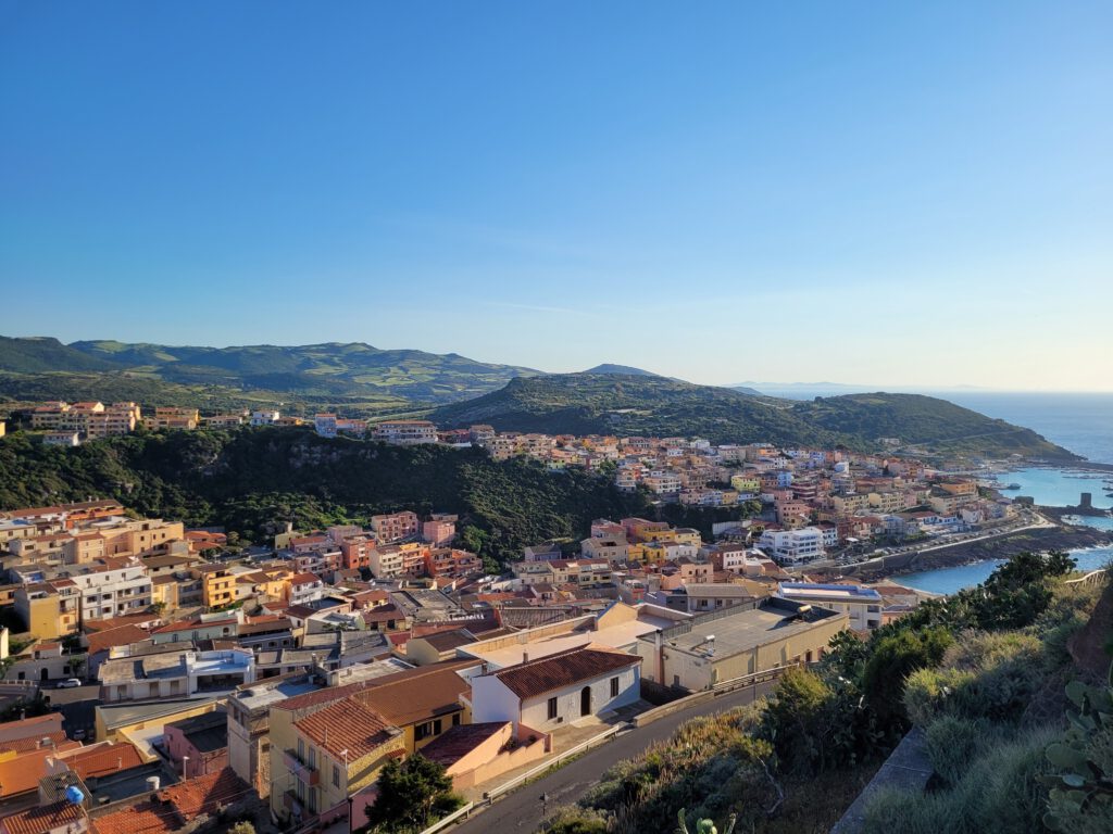 Vanlife in Sardinien: der unvergleichliche Blick vom Castello dei Doria in Castelsardo
