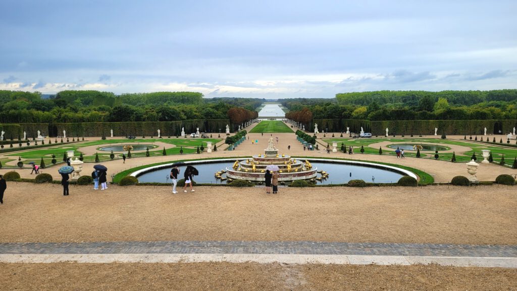 Blick in den Schlosspark von Versaille, Frankreich