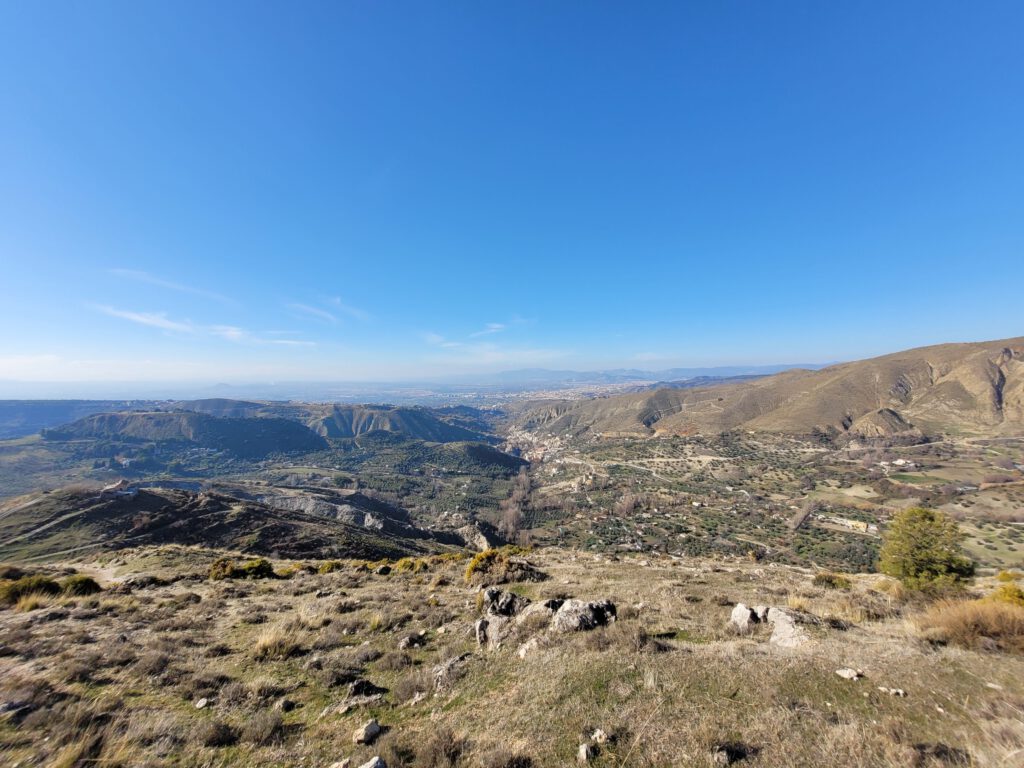 Panorama der Sierra Nevada, im Hintergrund Granada