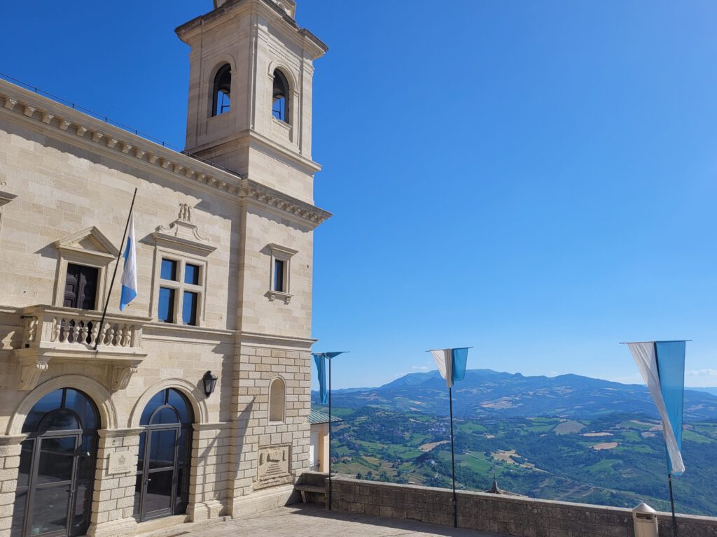 Blick vom Piazza della Libertá in San Marino